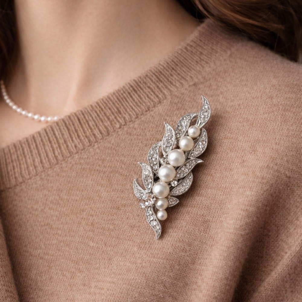 Sophisticated Vintage Esenberg Leaf Brooch Faux Pearls & Rhinestones | Elegance